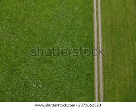 Similar – Foto Bild Blick von oben auf einen landwirtschaftlichen Hochdruck-Wassersprinkler, der Wasserstrahlen zur Bewässerung von Maiskulturen aussendet