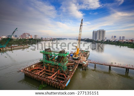 HO CHI MINH CITY, VIETNAM, December 4, 2014 - the construction workers, steel and beton pier for metro lines crossing the Saigon River