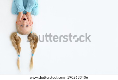 A Little blonde girl with upside down head 商業照片 © 
