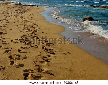 Beach in Bermuda with footprints in the sand