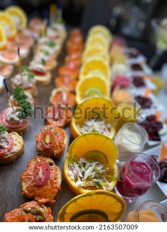 Detalle tabla de entrantes mediterráneos muy coloridos en catering Foto stock © 