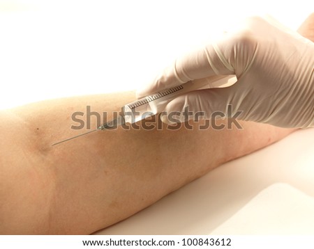 Vaccination of an ill person by a nurse