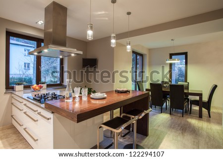Travertine house - view on  kitchen and dining room