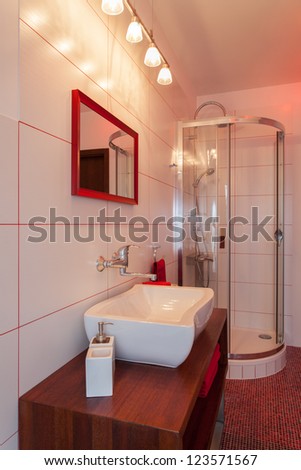 Ruby house - Wash basin and shower in red and white bathroom