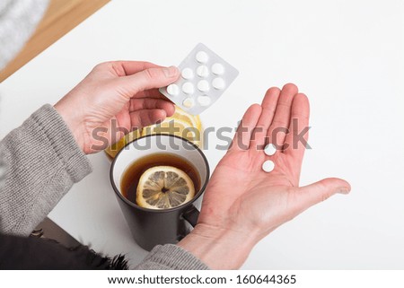 Medicine and tea with lemon for a cold