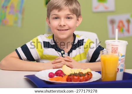Portrait of smiling boy with school lunch