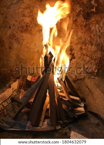 Odunlardan Ateş Yakıp Mangal Yapmak Stok fotoğraf © 
