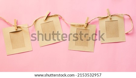 Brown paper strung with string, leaving space for inserting letters on a pink background. Imagine de stoc © 
