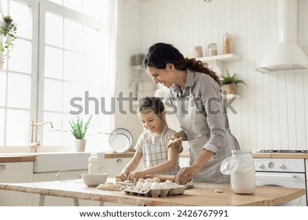 Similar – Foto Bild Kleine Tochter macht mit der Mutter zu Hause einen handgemachten Pompon