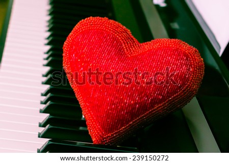 Red heart aver piano keyboard