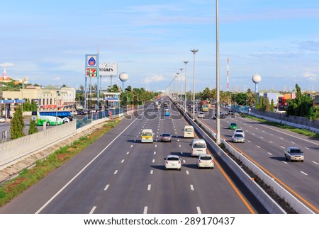 CHONBURI-JUNE,21: The Motorway Rest Area where located middle way to Pattaya town. It is the main way to go to the east province that are crowned by cars in holiday.THAILAND JUNE,21 2015