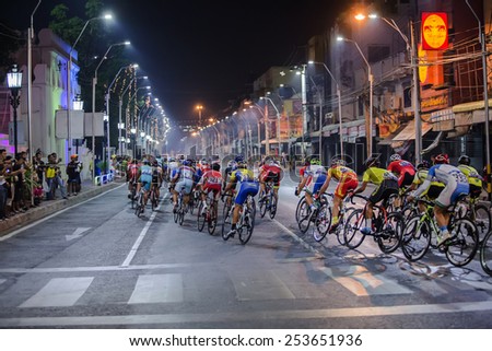 The world\'s first off-road bicycle race in the night Night Championships. Asian Championship on 10-13 February, 2015 at 22.00 - 24.00 hrs., Nakhon Ratchasima, korat, Thailand, Asia, korat velodrome