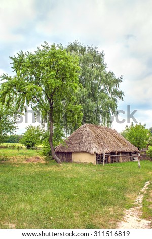 mage Ukrainian wooden barn Thatched locked uph