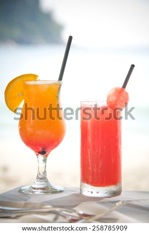 Image of the sea and the cold drink