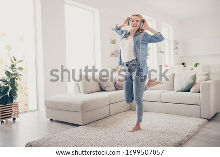 Similar – Foto Bild Coole Frau tanzt in der Nähe der Mauer in der Stadt