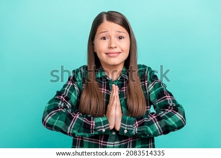 Photo of impressed funny schoolgirl wear plaid outfit arms together asking buy new toys isolated turquoise color background Stockfoto © 