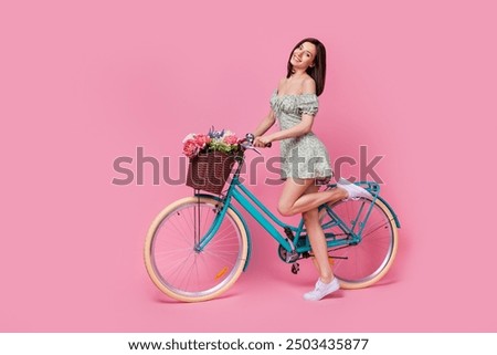 Similar – Foto Bild Rosa Fahrrad für Damen lehnt an Hausmauer