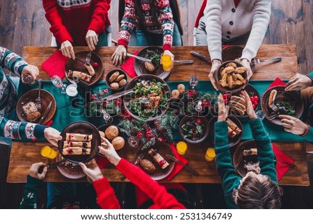 Similar – Foto Bild Crop-Frau isst leckeres Müsli zum Frühstück zu Hause