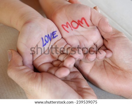 love mom topic in boy\'s hands