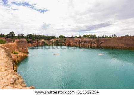 Grand canyon chiang mai  Quarry, Formerly it is pond, Now as a tourist attraction For diving and swimming.