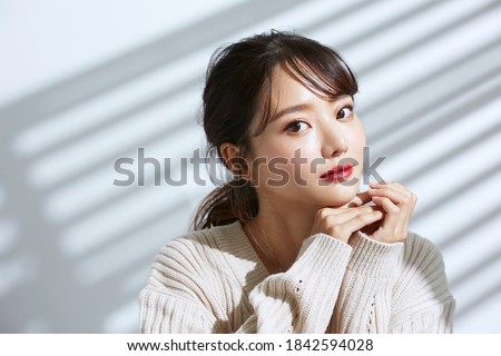 
Beauty portrait of young Asian women on light and shadow background