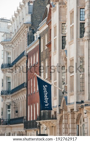 LONDON, UNITED KINGDOM - AUGUST 28, 2013: Sotheby\'s flag above London Office on New Bond Street on August 28, 2013. Sotheby\'s is one of the world\'s largest brokers of fine and decorative art, jewelry