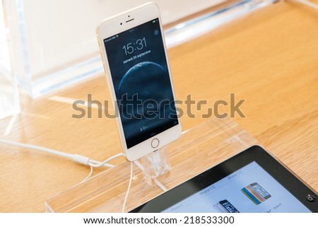 PARIS, FRANCE - SEPTEMBER 20, 2014: Apple Inc. iPhone 6 smartphones stand on display during the sales launch of the latest Apple Inc. iPhone 6 and iPhone 6 Plus devices at the Apple store