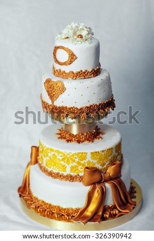 Golden royal Wedding Cake.