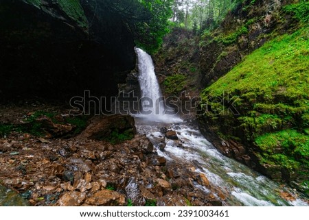 Similar – Foto Bild Schneller Wasserfall, der unter dem Sternenhimmel in der Abenddämmerung durch Felsen fließt