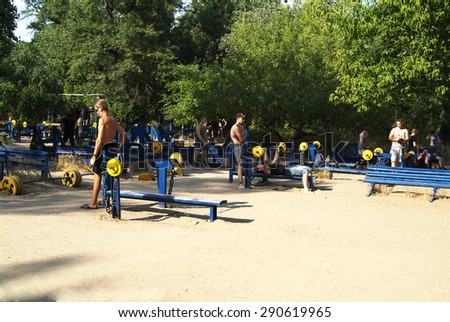 KIEV, UKRAINE - JUNE, 24: Athletes train at Hydropark in the open gym, June 24, 2015. Outdoor fitness area - a favorite place for Kyiv athletes