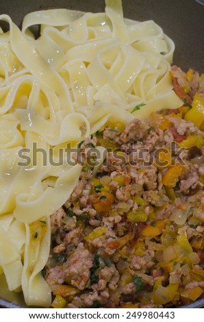 Vegetables, beef and noodles skillet