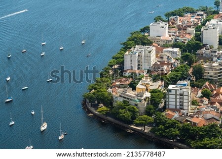Aerial view of the Urca neighborhood in Rio de Janeiro, Brazil with its old buildings. Surrounded by boats in Guanabara Bay and a landscape full of trees and hills. Imagine de stoc © 