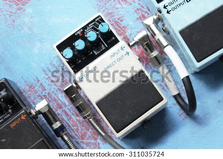 Guitar pedals - connected