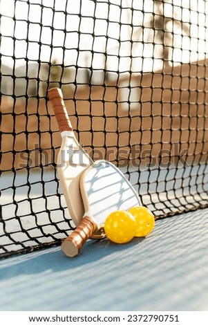 Similar – Foto Bild Zwei Bälle neben den Aufschlaglinien auf einem blauen Paddle-Tennisplatz.