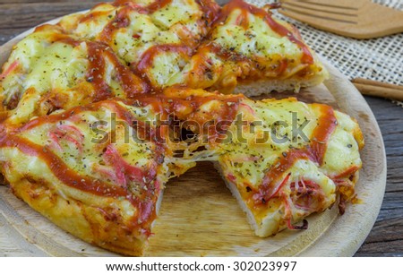 Crab Pizza cheese is placed on a wooden tray.