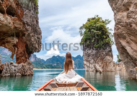 Similar – Foto Bild Rückenansicht weibliche Tourist in Badebekleidung berühren nassen Haare im Pool mit reinem Wasser im Urlaub