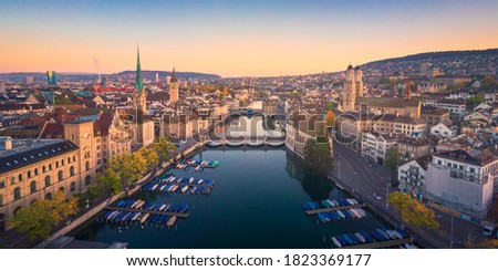 Foto Bild Zürcher Stadtbild mit einem Schwan an der Limmat in der Schweiz