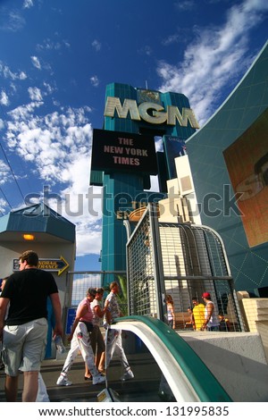 LAS VEGAS - SEP 7: MGM Grand Hotel, the second largest hotel in the world and second largest hotel resort complex in the United States, with lion statue on September 7, 2007 in Las Vegas.