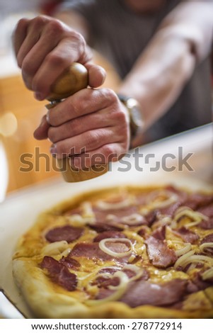 cheese pizza with meat and onion
