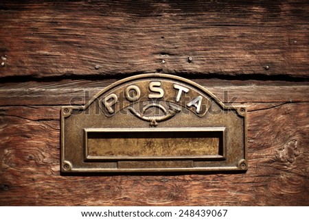 Wood mail box
