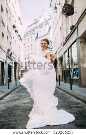Bride with long veil in Paris. romantic photos in the Montmartre