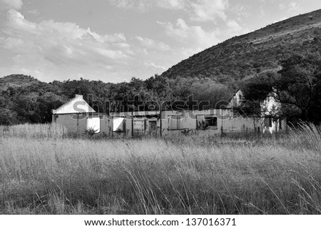 Black and White Picture of Abandoned Farmhouse Ruins