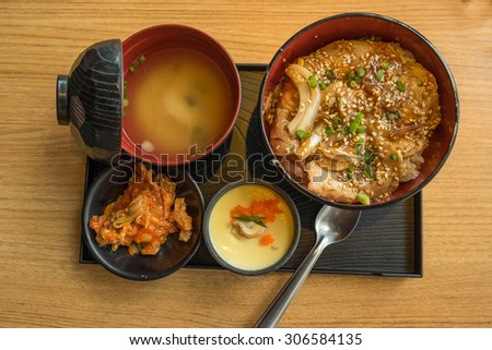 donburi, pork rice bowl, bowl of rice with food on top.