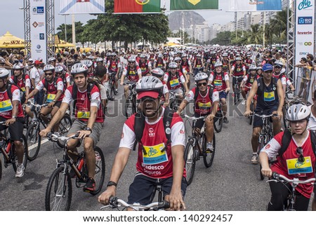 RIO DE JANEIRO - FEB 17: Cyclists in the starting point begin the ride. Event World Bike Tour Rio de Janeiro on February 17, 2013 in Rio de Janeiro, Brazil.