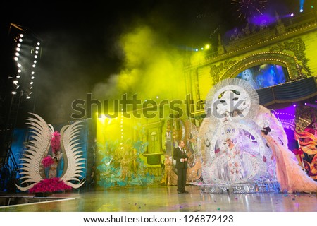 LAS PALMAS, SPAIN - FEBRUARY 1: Laura Medina(r) and Juan Jose Cardona(l) giving 1 prize to Giovanna Lee Alfonso (white costume) onstage during Queens Gala on February 1, 2013 in Las Palmas, Spain.