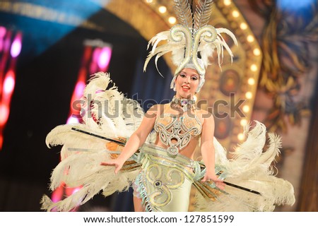 LAS PALMAS , SPAIN - FEBRUARY 8: Unidentified member from dance group Cubatao, from Canary Islands, during the Adult Comparsas Contest on February 8, 2013 in Las Palmas, Spain