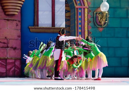 LAS PALMAS, SPAIN - FEBRUARY 23: Unidentified children from Bellarte Dancing School from Canary Islands, onstage during Children\'s Costume performance, on February 23, 2014 in Las Palmas, Spain