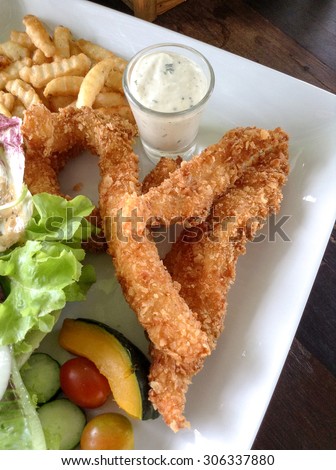 Fish fingers and salad