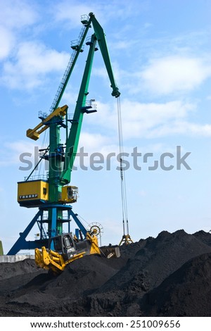Unloading coal at the port of Nakhodka. Nakhodka Bay. East (Japan) Sea. 20.10.2012