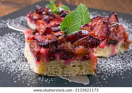 home made plum pie cut in pieces Foto stock © 
